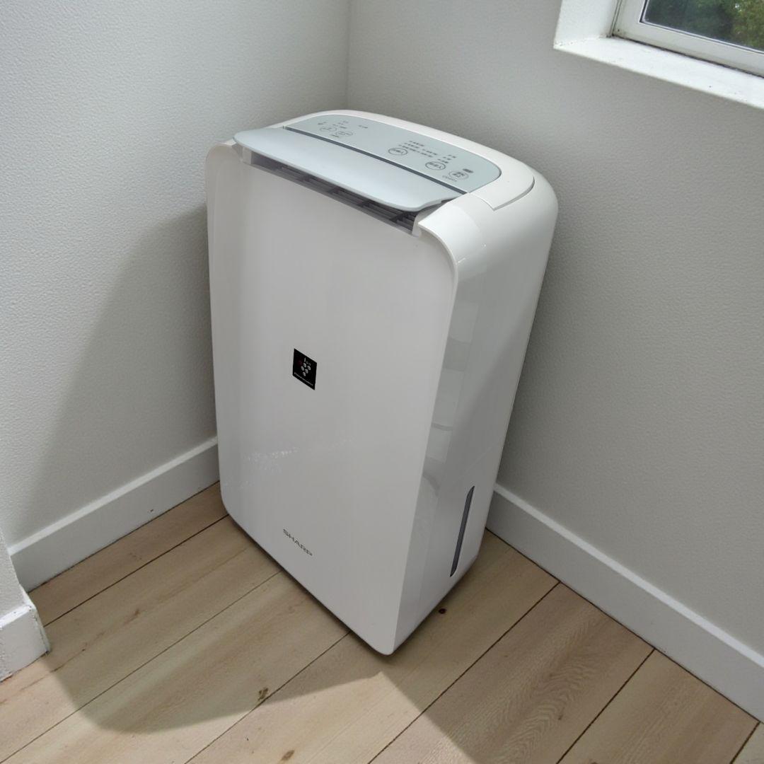 SHARP 2023年製 除湿器 CV-P71-W - メルカリ