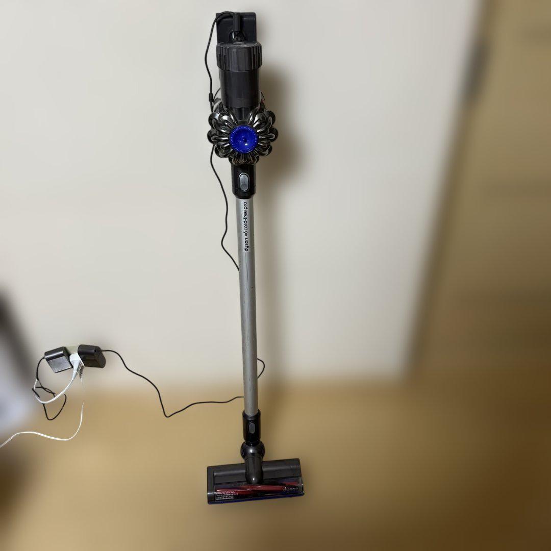 ダイソン　掃除機　充電器付き　DC74 Dyson DC74 コードレス掃除機 充電器付き - メルカリ