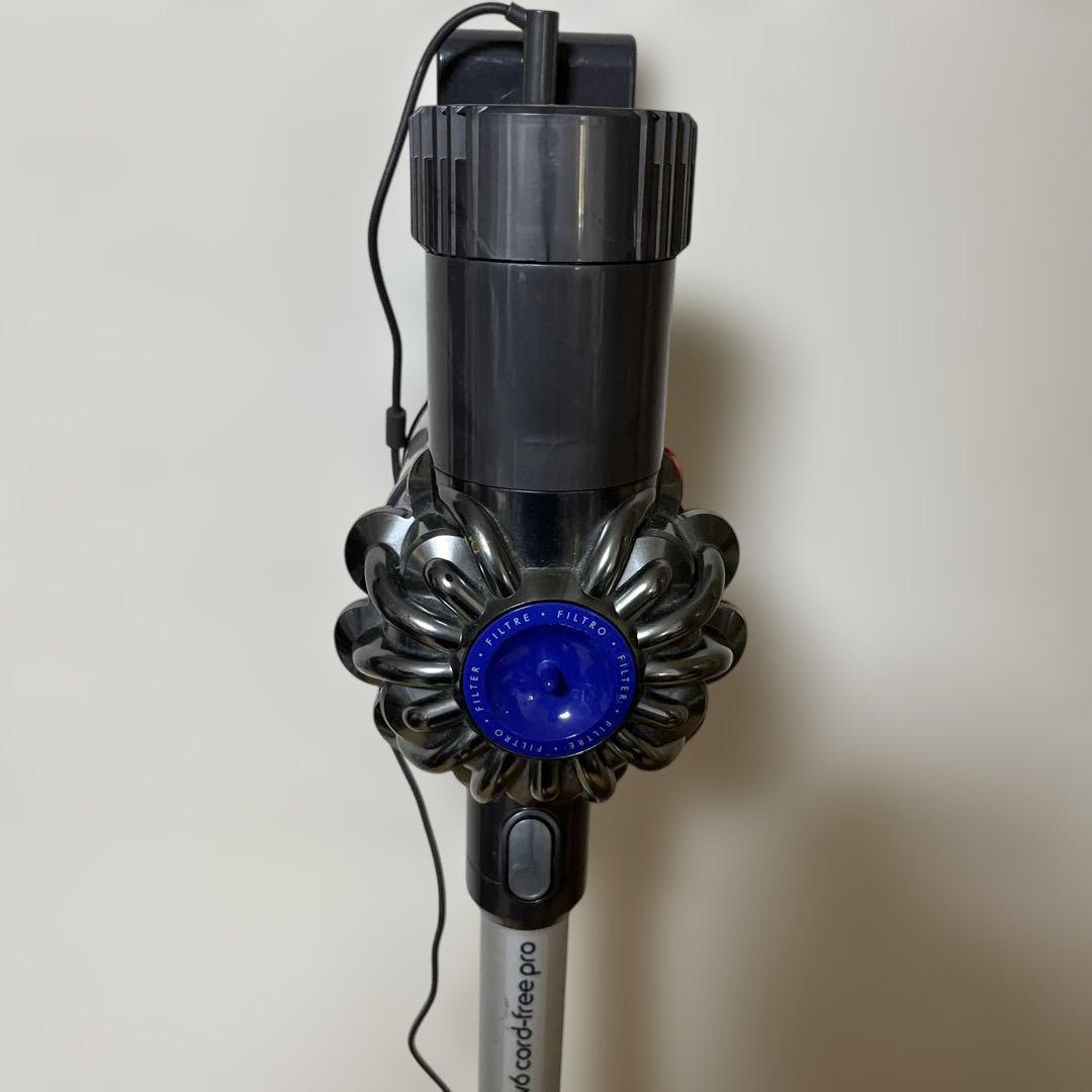 ダイソン　掃除機　充電器付き　DC74 Dyson DC74 コードレス掃除機 充電器付き - メルカリ