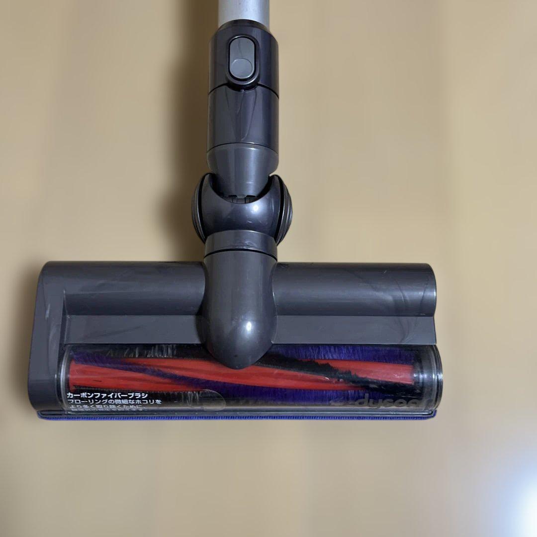 ダイソン　掃除機　充電器付き　DC74 Dyson DC74 コードレス掃除機 充電器付き - メルカリ