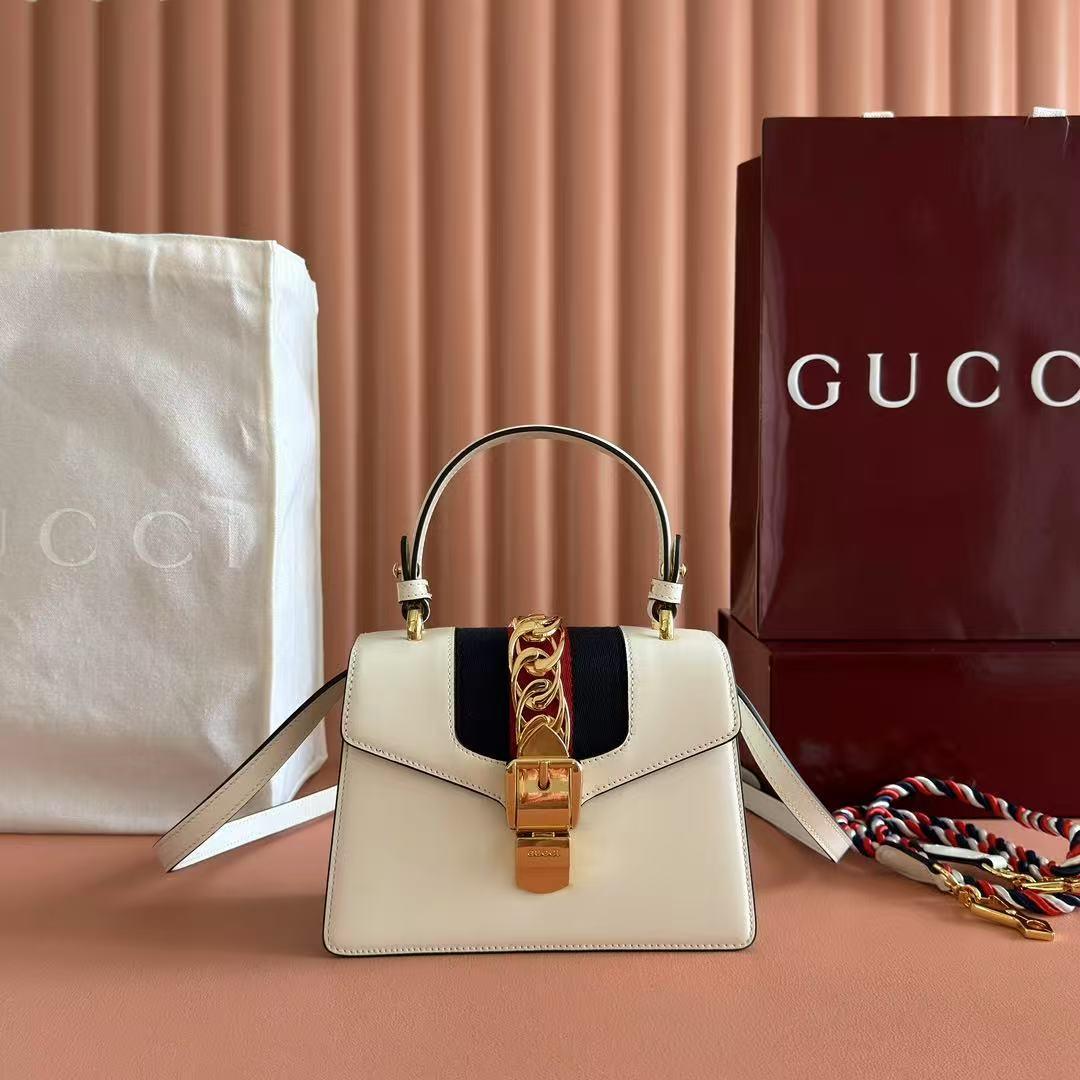 【GUCCI】ショルダーバッグ ホワイト GUCCI グッチ GGマーモント スモールショルダーバッグ チェーン