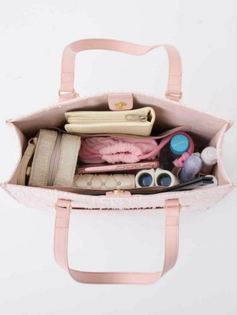 【LouLoumei】ハートチャーム付きトートバッグ ベージュ 【LouLoumei】ハートチャーム付きトートバッグ ベージュ