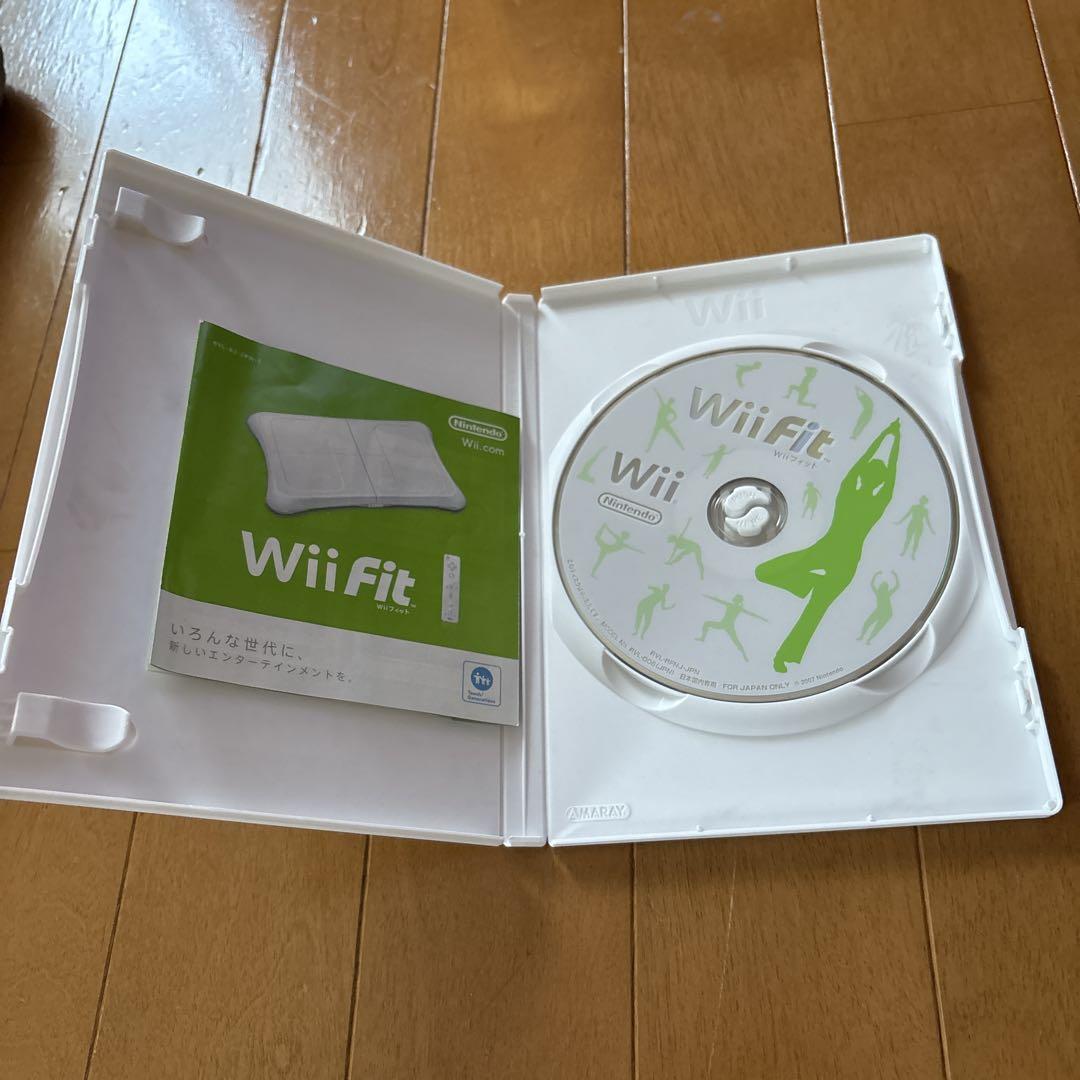 Wii本体 + Wiiフィットボード + ゲームソフト3点セット 箱付き