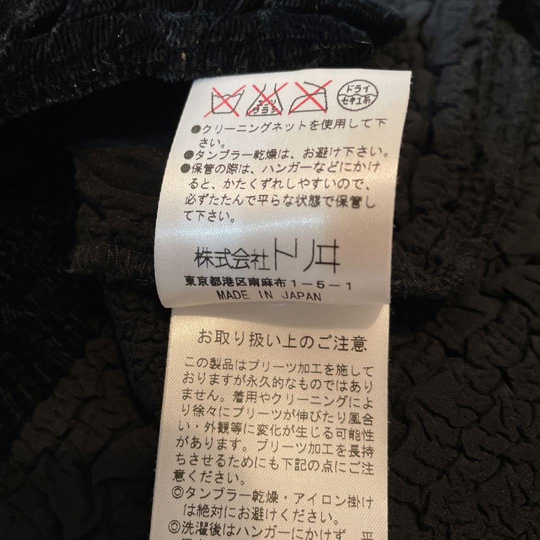 美品　ユキトリイインターナショナル　Ｇプリーツ　ジャケット　　花柄　黒 美品 ユキトリイインターナショナル Gプリーツ ジャケット 花柄 黒