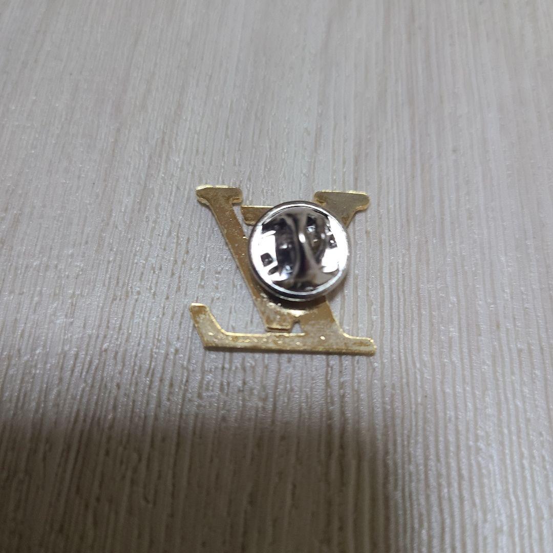 Louis Vuitton ピンバッジ