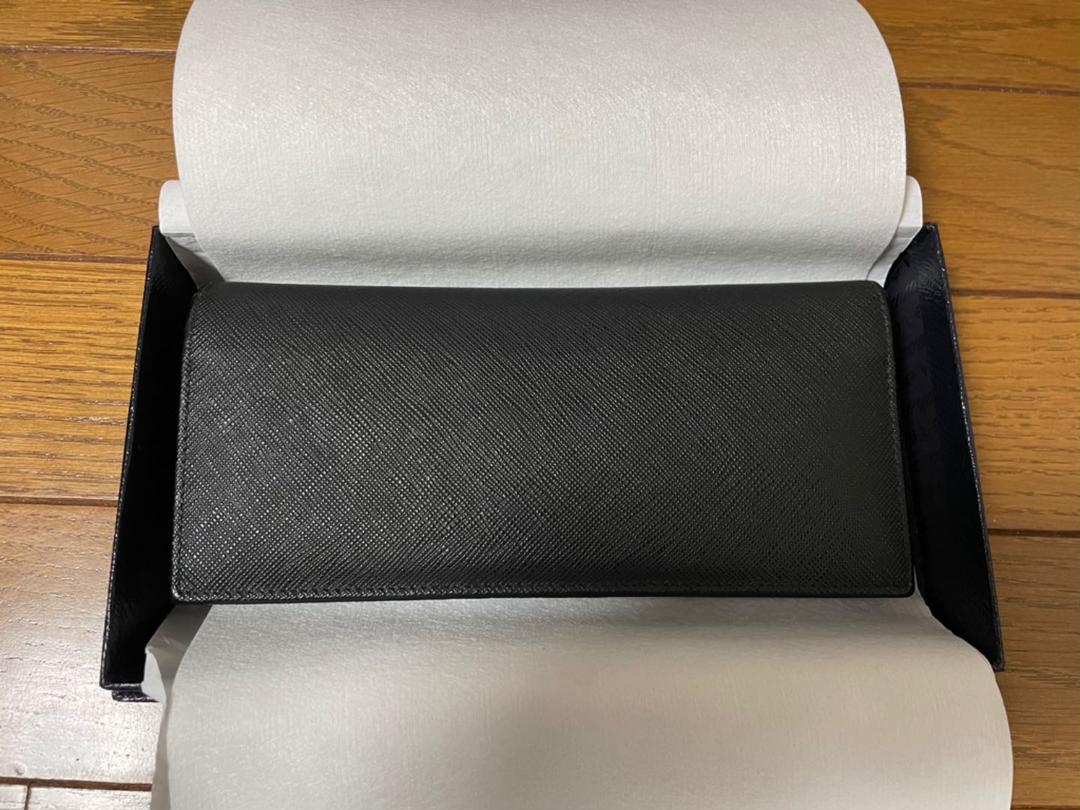 PRADA プラダ 長財布 サフィアーノレザー 二つ折り 大人気商品 レア 美 PRADA プラダ 長財布 サフィアーノレザー 二つ折り 大人気商品 レア 美
