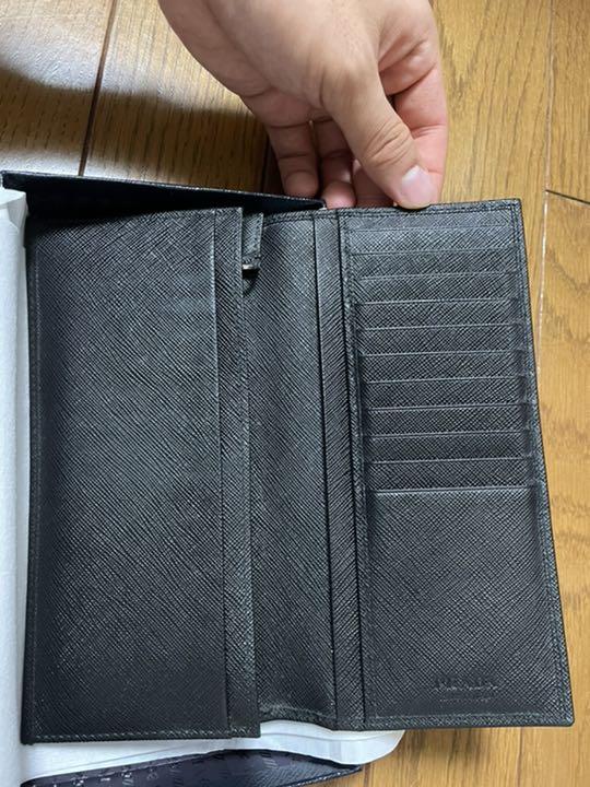 PRADA プラダ 長財布 サフィアーノレザー 二つ折り 大人気商品 レア 美 PRADA プラダ 長財布 サフィアーノレザー 二つ折り 大人気商品 レア 美