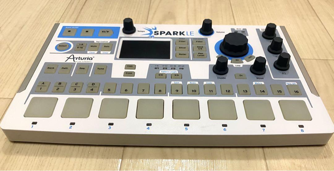 Arturia Spark LE ハイブリッド・ドラムマシン