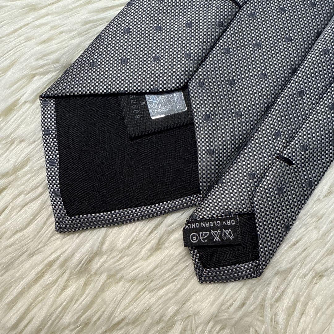【未使用級】FENDI ブランドネクタイ　シルク　グレー