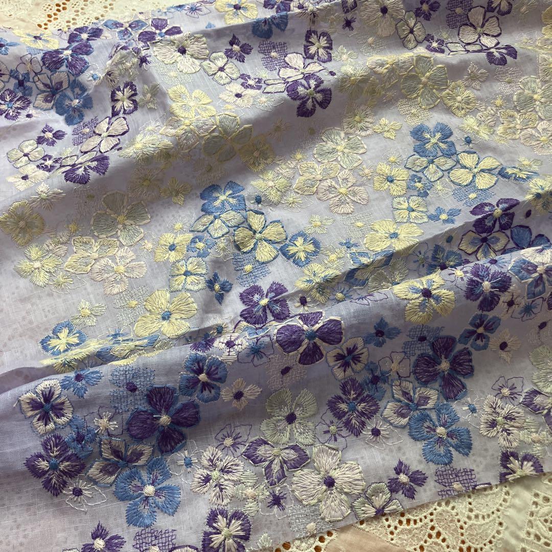 pjc刺繍生地ハギレ 可愛い風花❣️大きなサイズラスト