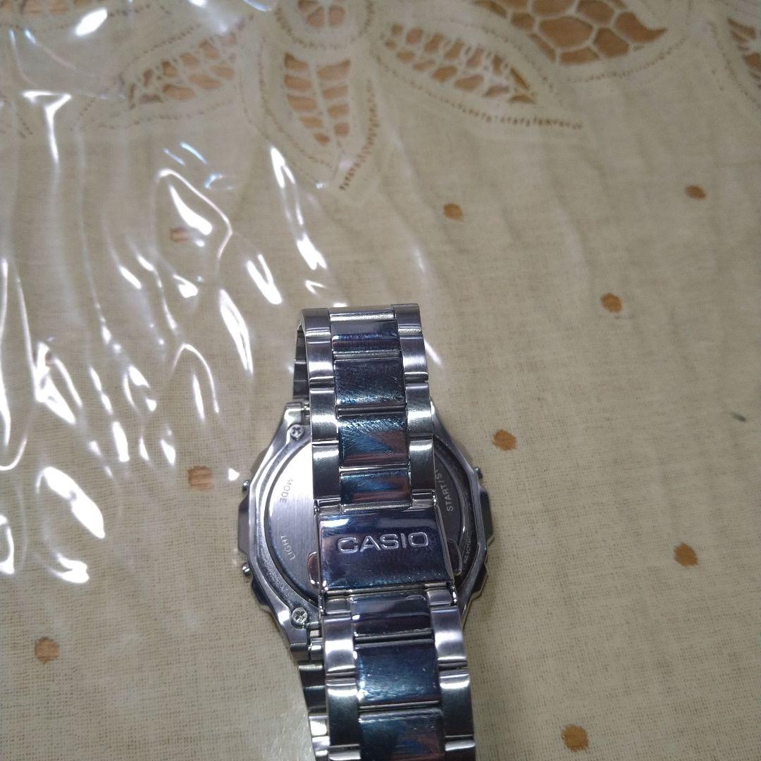 超美品　国内未発売　CASIO デジタル腕時計　A1000D-7