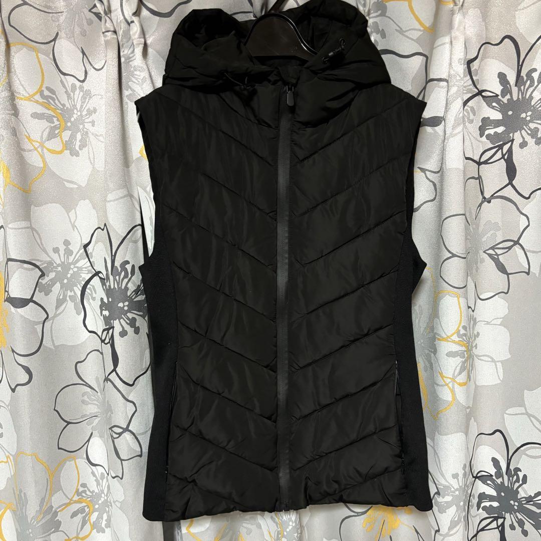 ZARA フード付きダウンベスト 黒 美品】ZARA ダウンベスト 細見えフード付き 黒 サイズ L