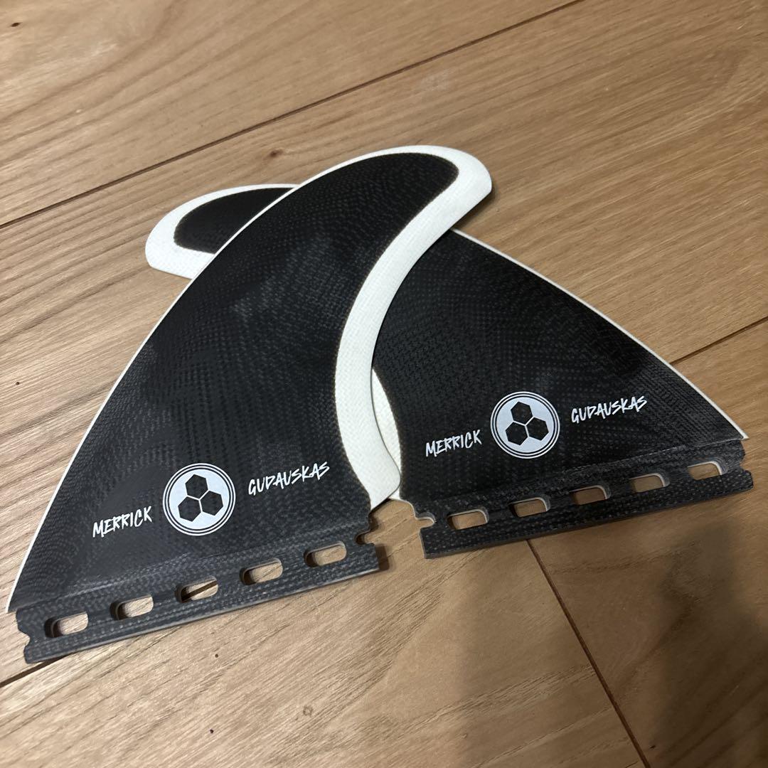 MERRICK GUZAUSKAS トライフィン 中型 カーボンファイバー