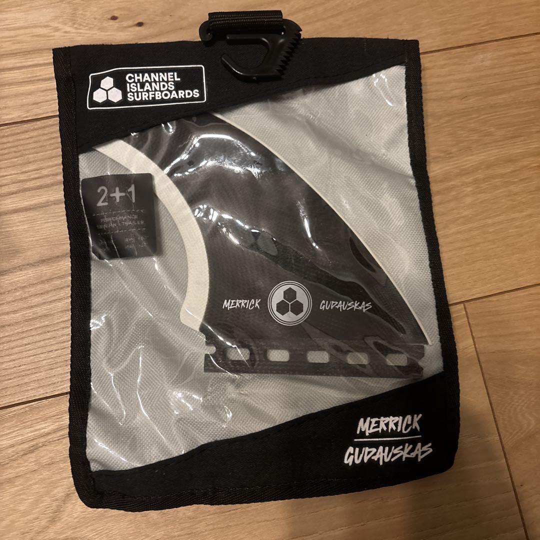 MERRICK GUZAUSKAS トライフィン 中型 カーボンファイバー