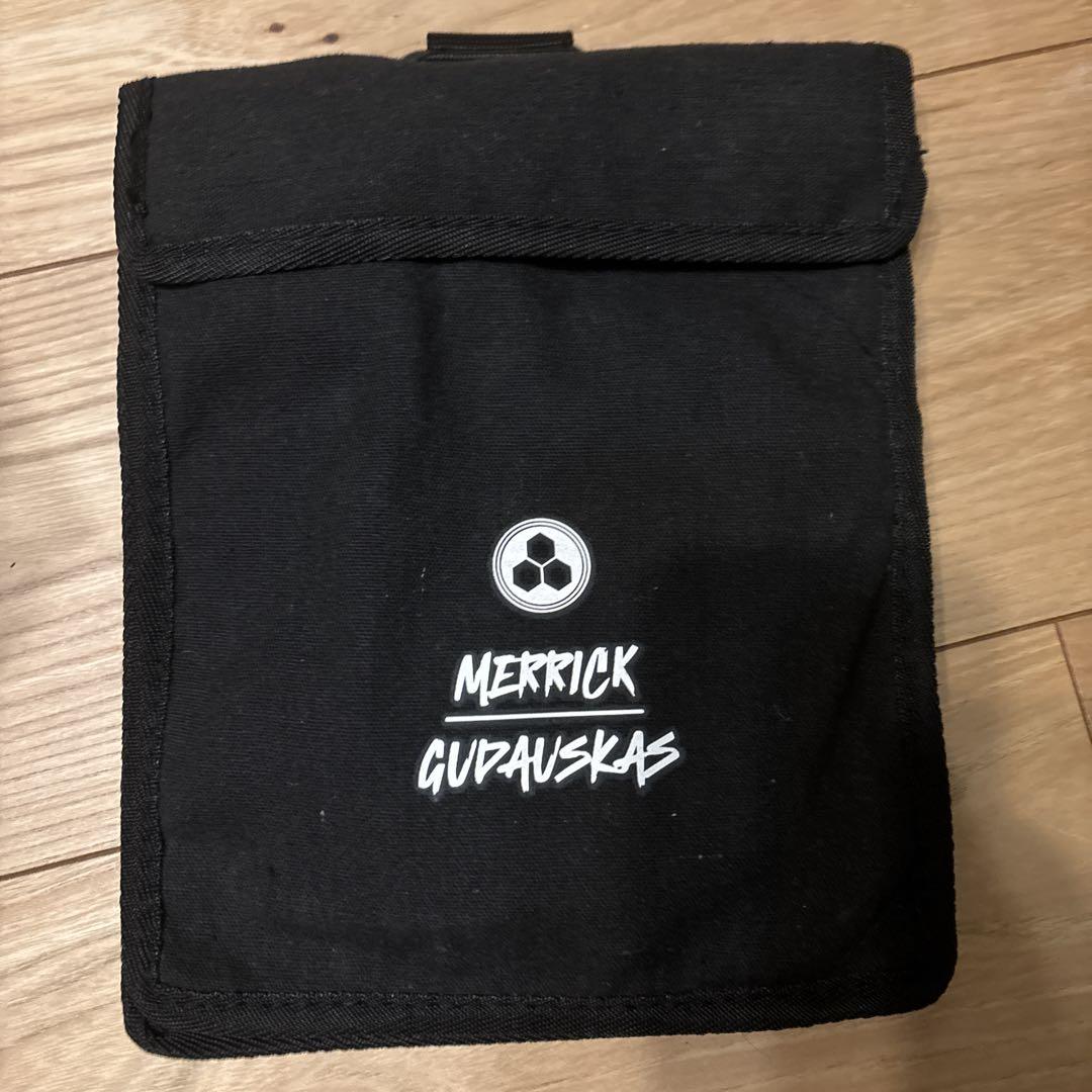 MERRICK GUZAUSKAS トライフィン 中型 カーボンファイバー