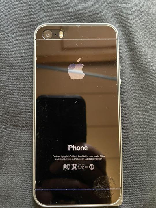 iPhonese  64GB au 利用制限○ 中古美品