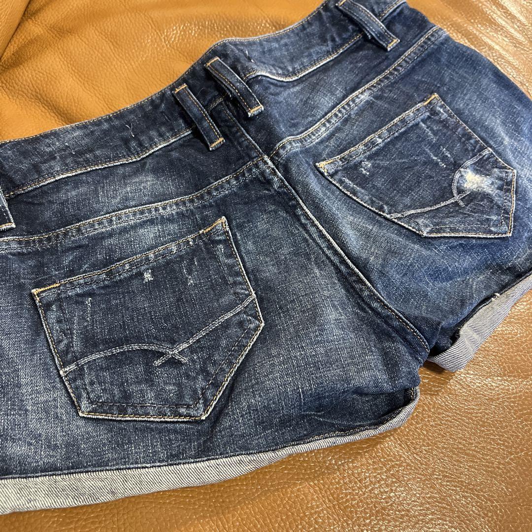 ZARA ダメージ加工ダークデニムショートパンツ - メルカリ