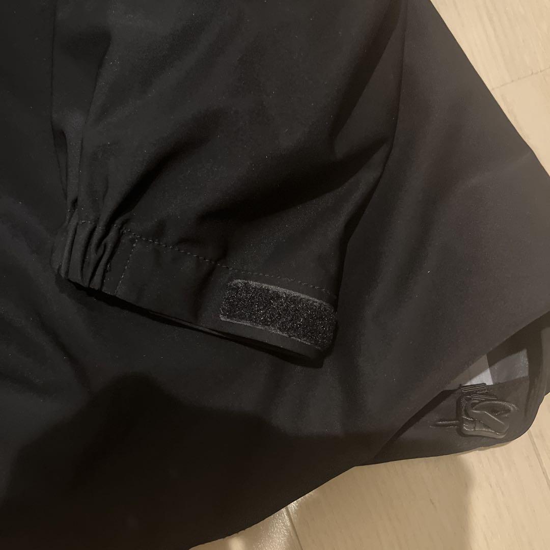 防水ジャケット 黒ルースイソンブラLUZeSOMBRA　ゼラノッツ