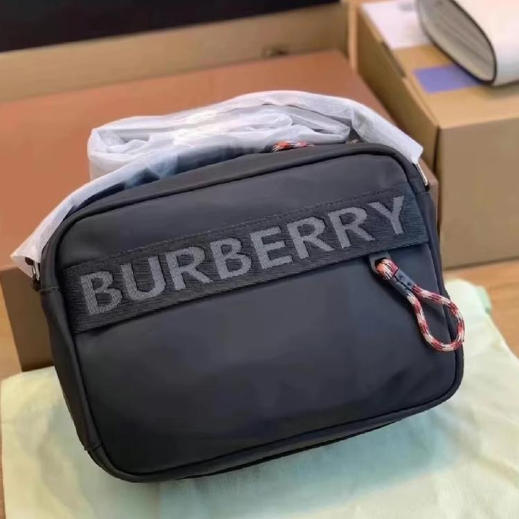 即日発送しますBURBERRY ブラック ショルダーバッグ-MM輸入