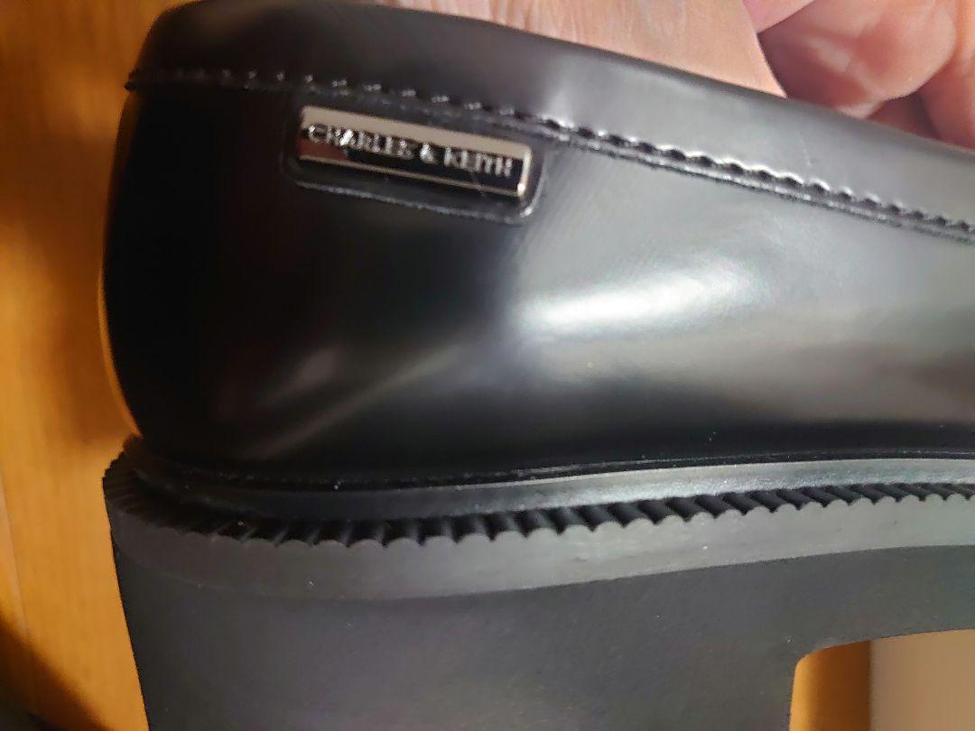 美品【CHARLES & KEITH】カバードリッジソール ローファー