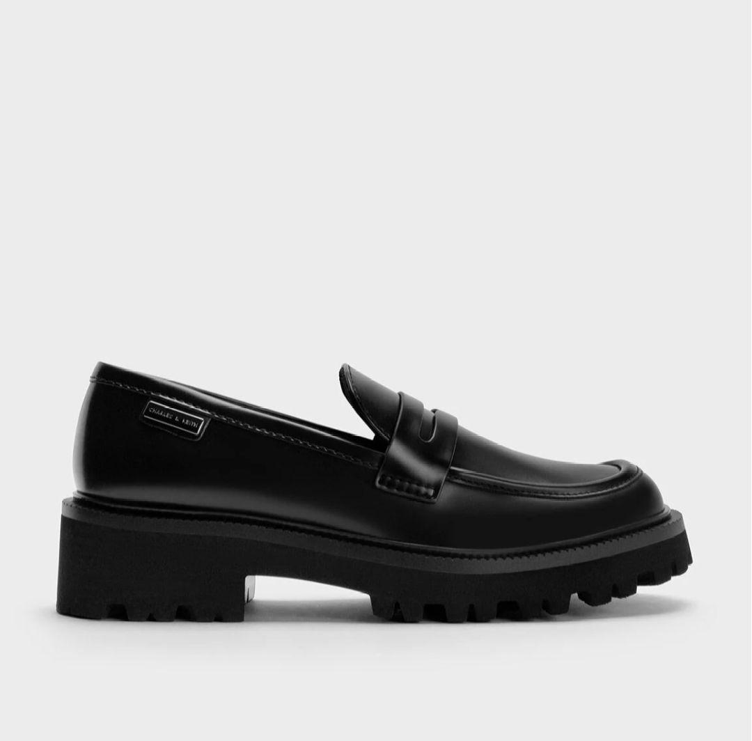 美品【CHARLES & KEITH】カバードリッジソール ローファー