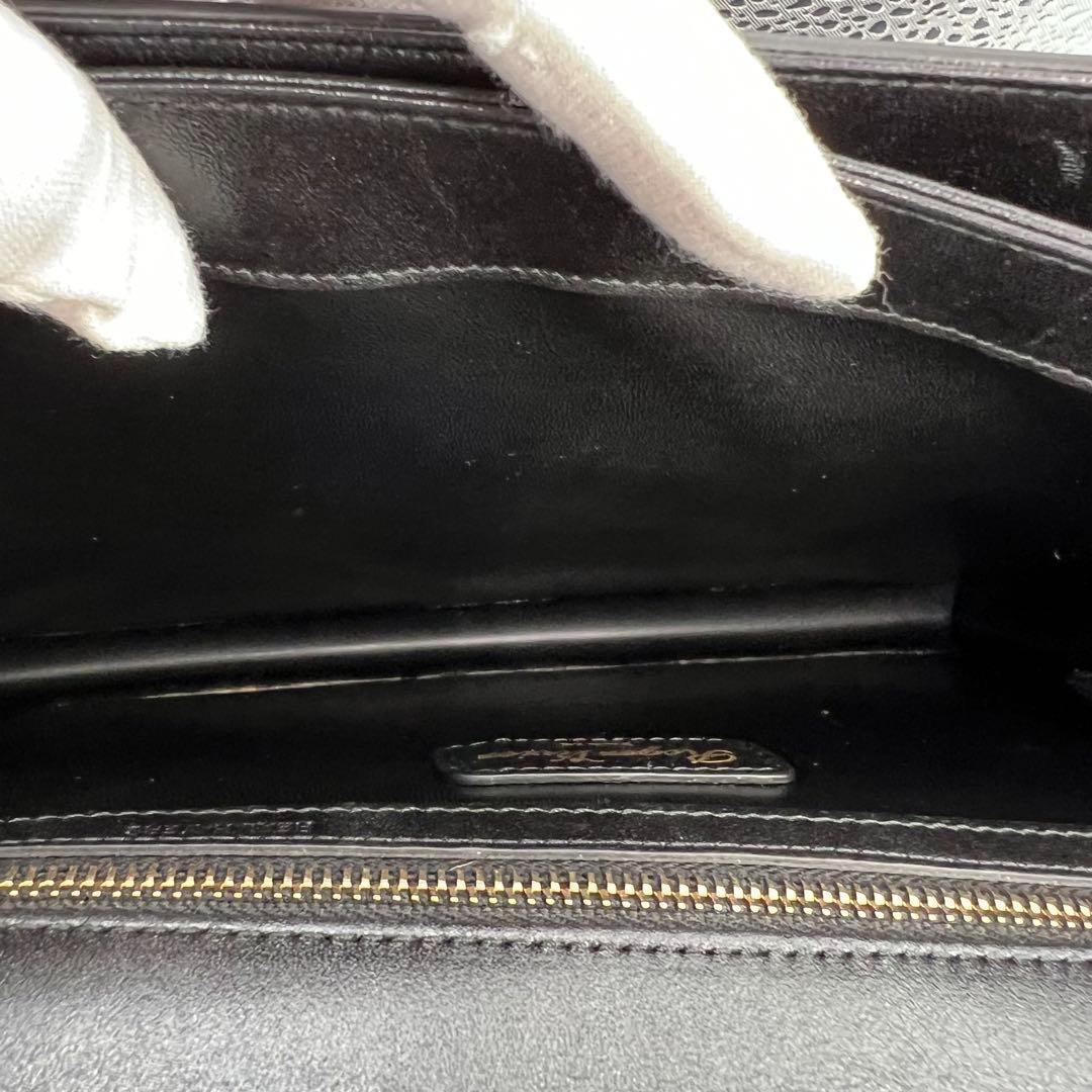 【美品】RogerVivier ショルダーバッグ フラップバッグ パイソン