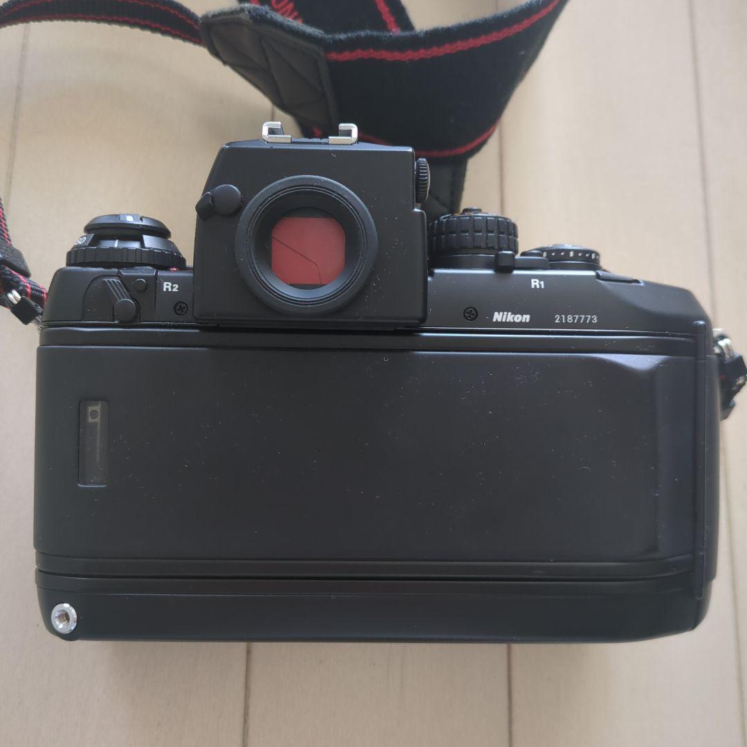 Nikon F4 一眼レフカメラ本体のみ 35mmフィルム、ストラップ付き