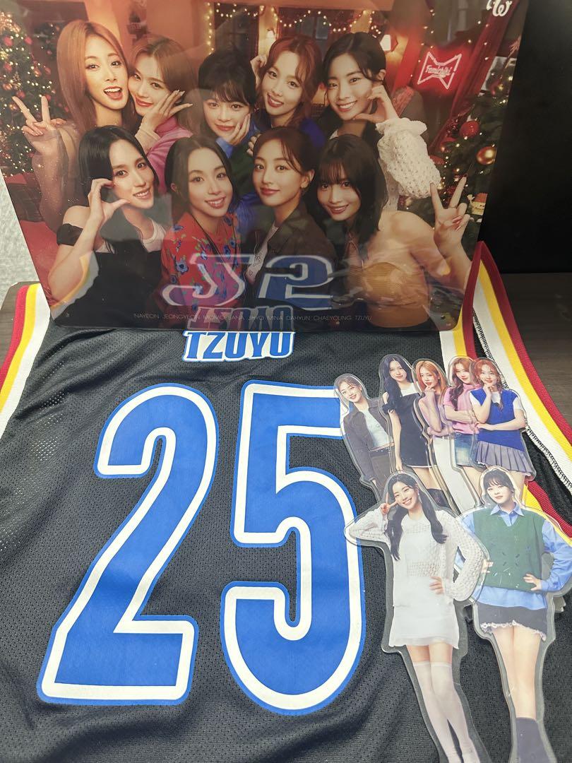 READY TO BEユニホームツウィ TWICE一番くじ