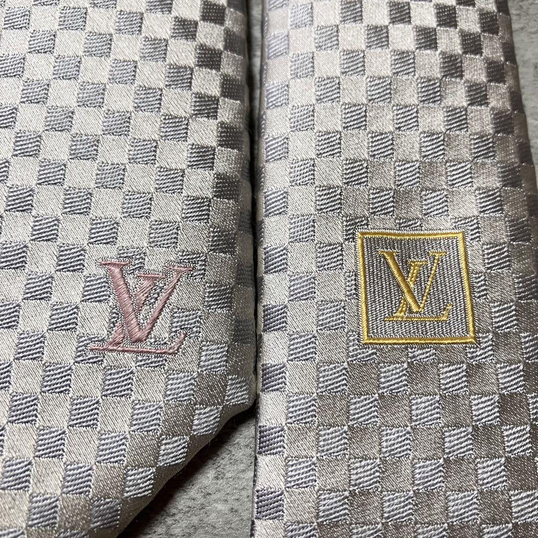 シルバー系 LVロゴ