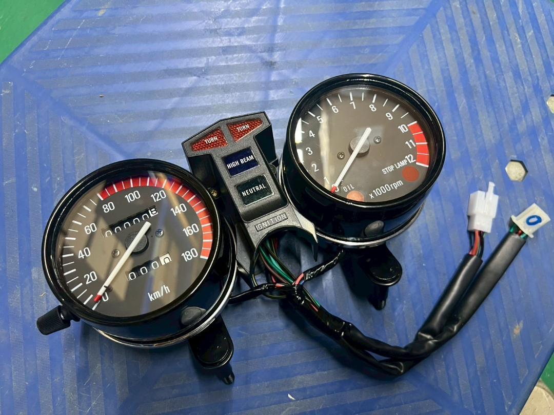 Z400FX メーター 赤 リプロ/A 当時仕様Z400J E1 E2 E3 Z400FX メーター 赤 リプロ/A 当時仕様Z400J E1 E2 E3 - メルカリ
