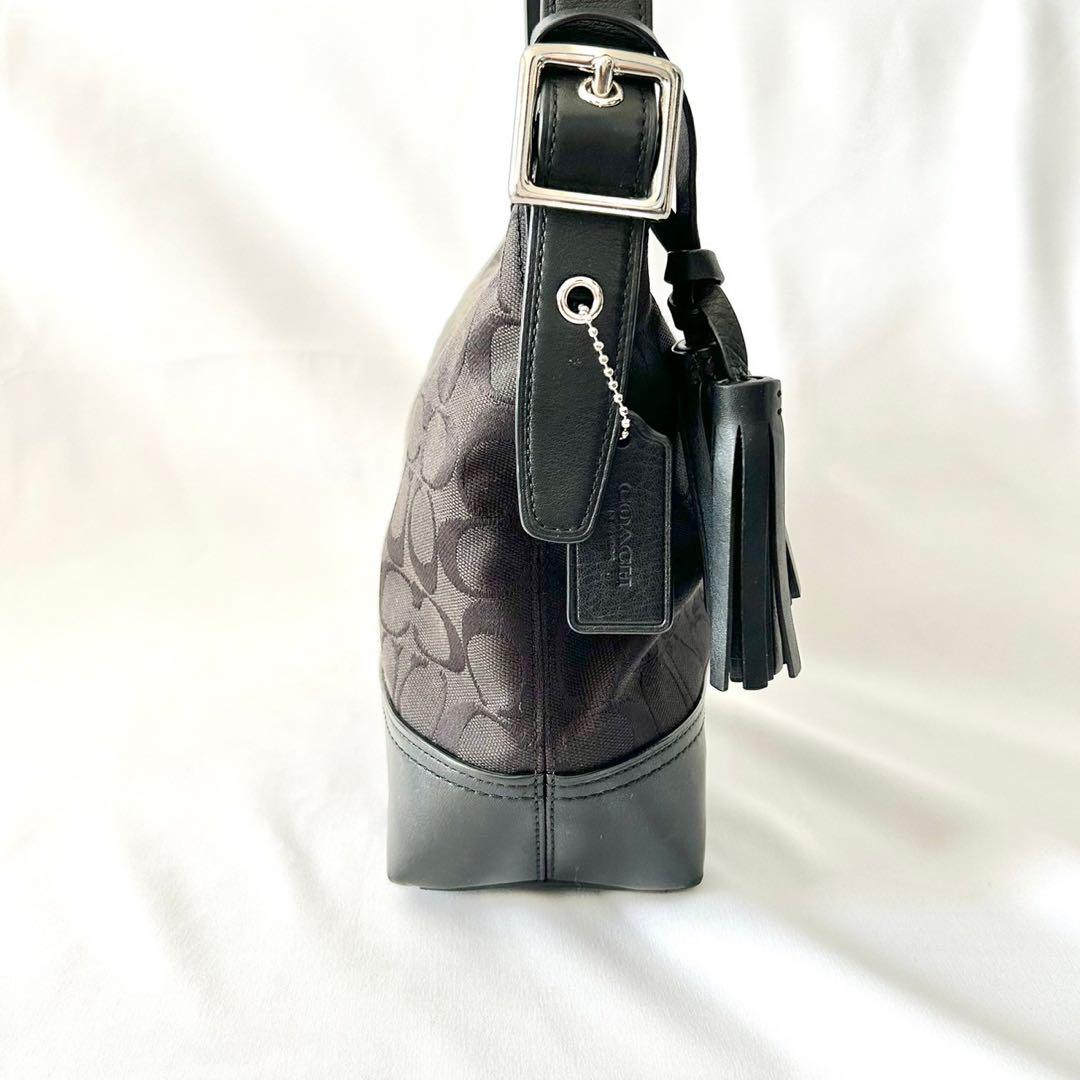 今年人気のブランド品や コーチ 美品 COACH ブラック 黒 ロゴチャーム ショルダーバッグ バッグ