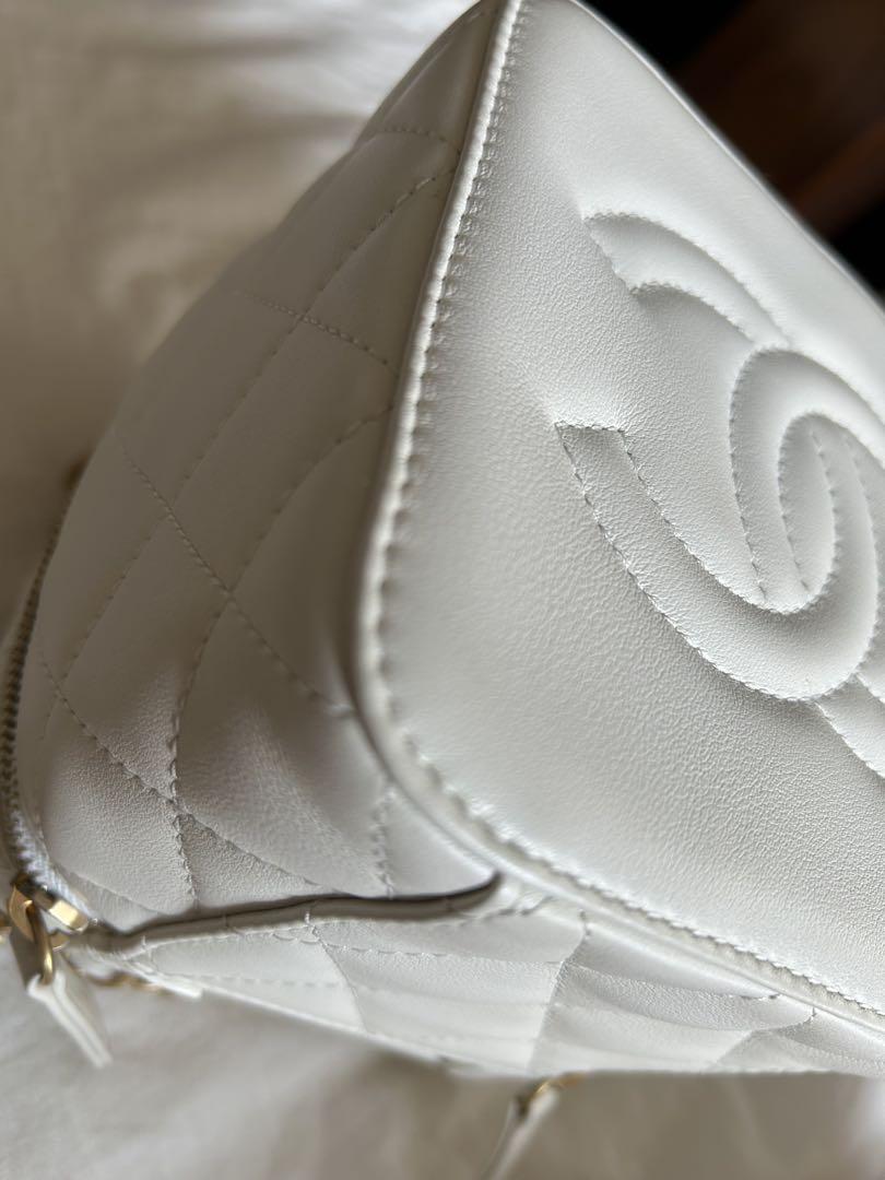 CHANEL ホワイト キルティング ショルダーバッグ