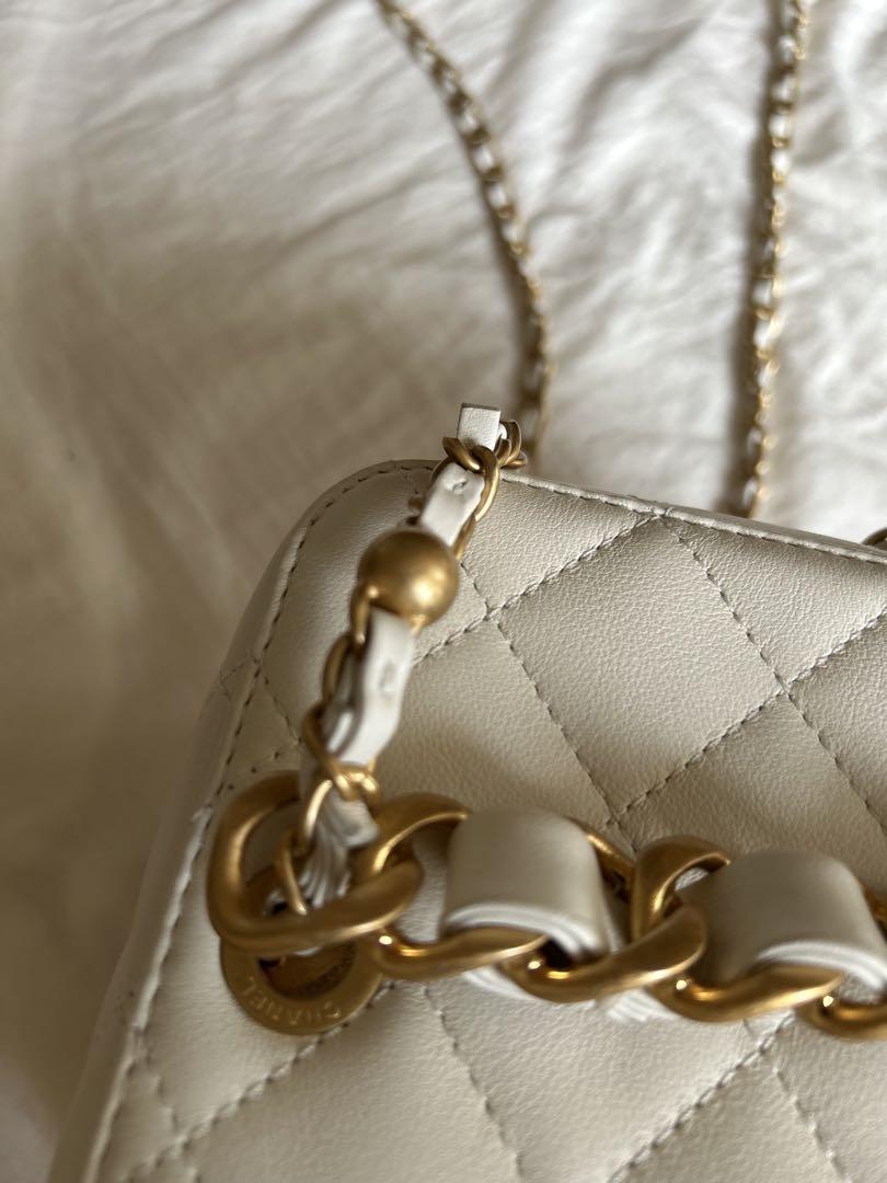 CHANEL ホワイト キルティング ショルダーバッグ
