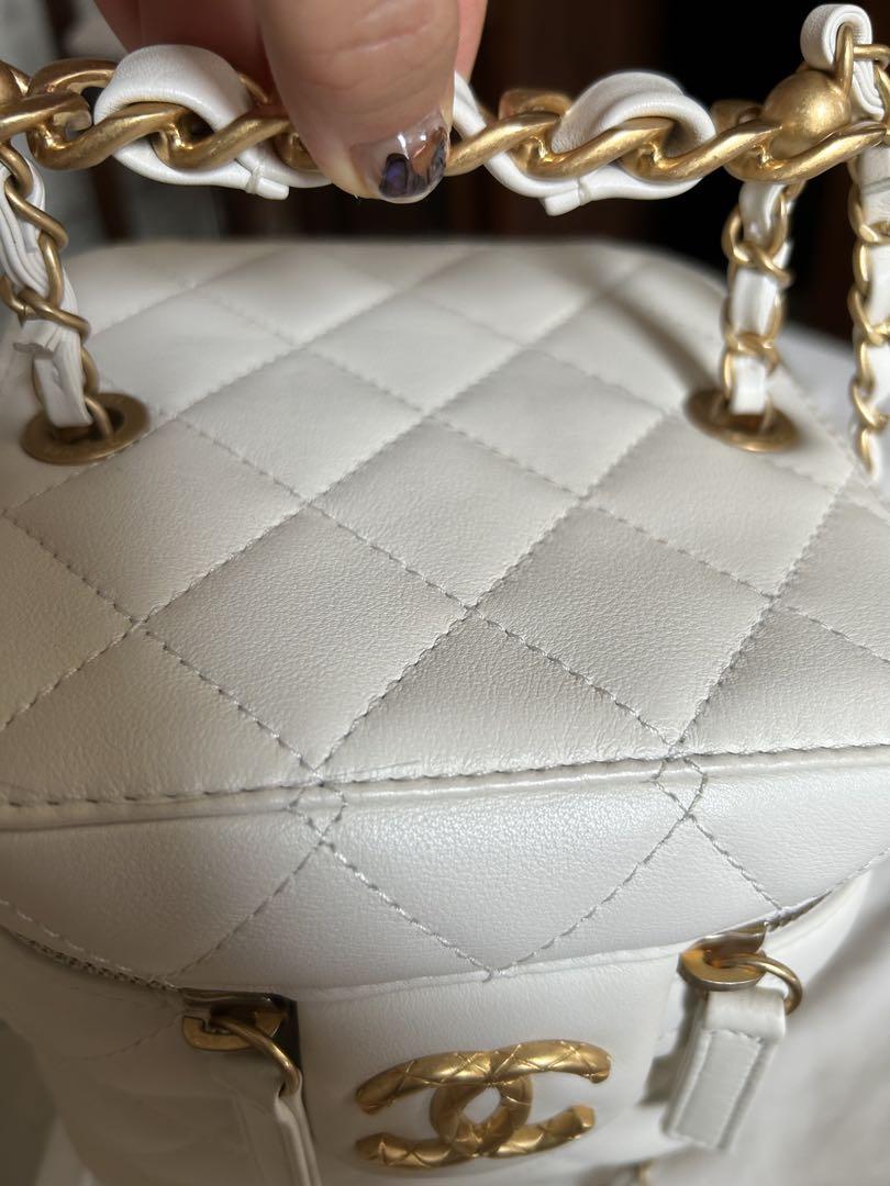 CHANEL ホワイト キルティング ショルダーバッグ