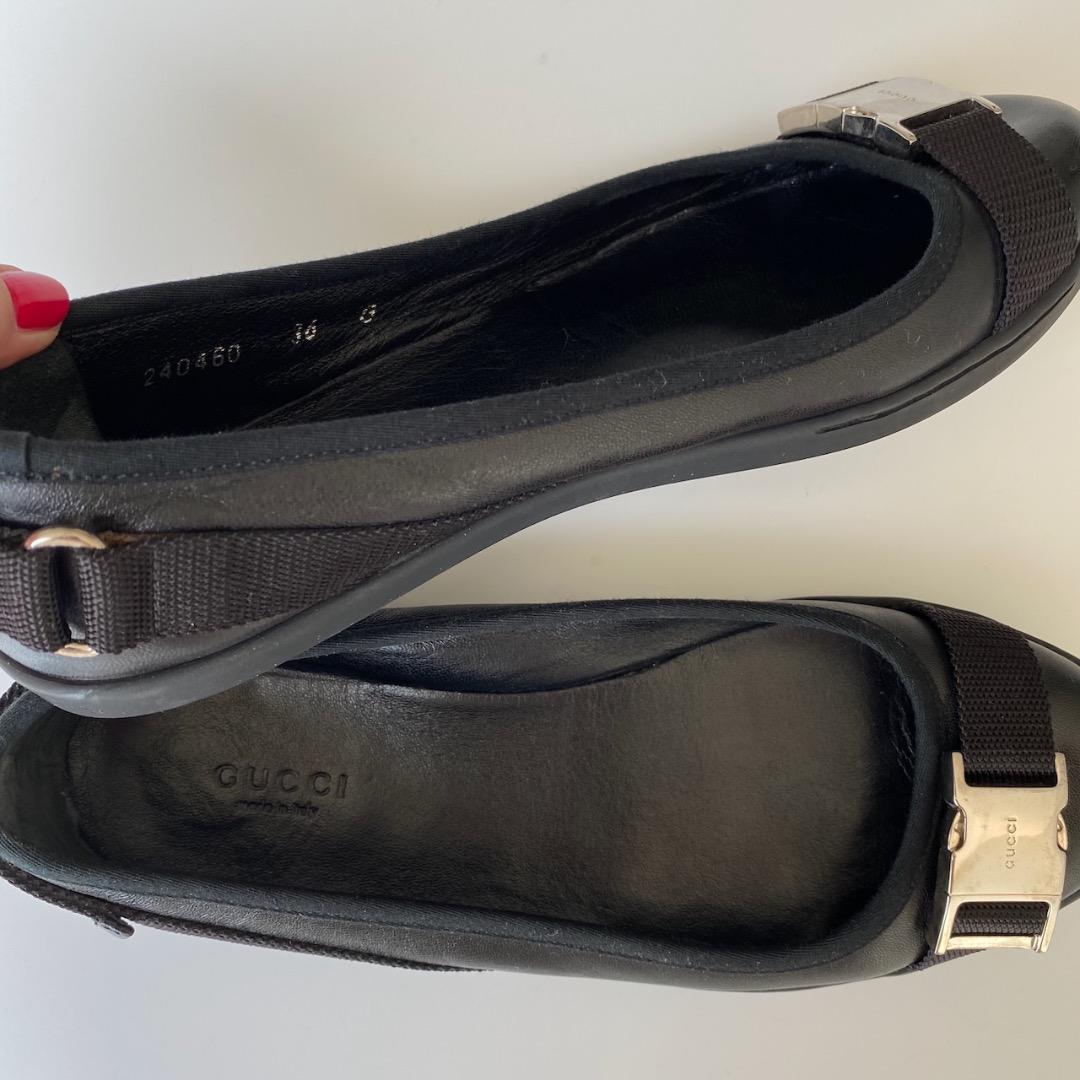 GUCCI ブラック フラットシューズ