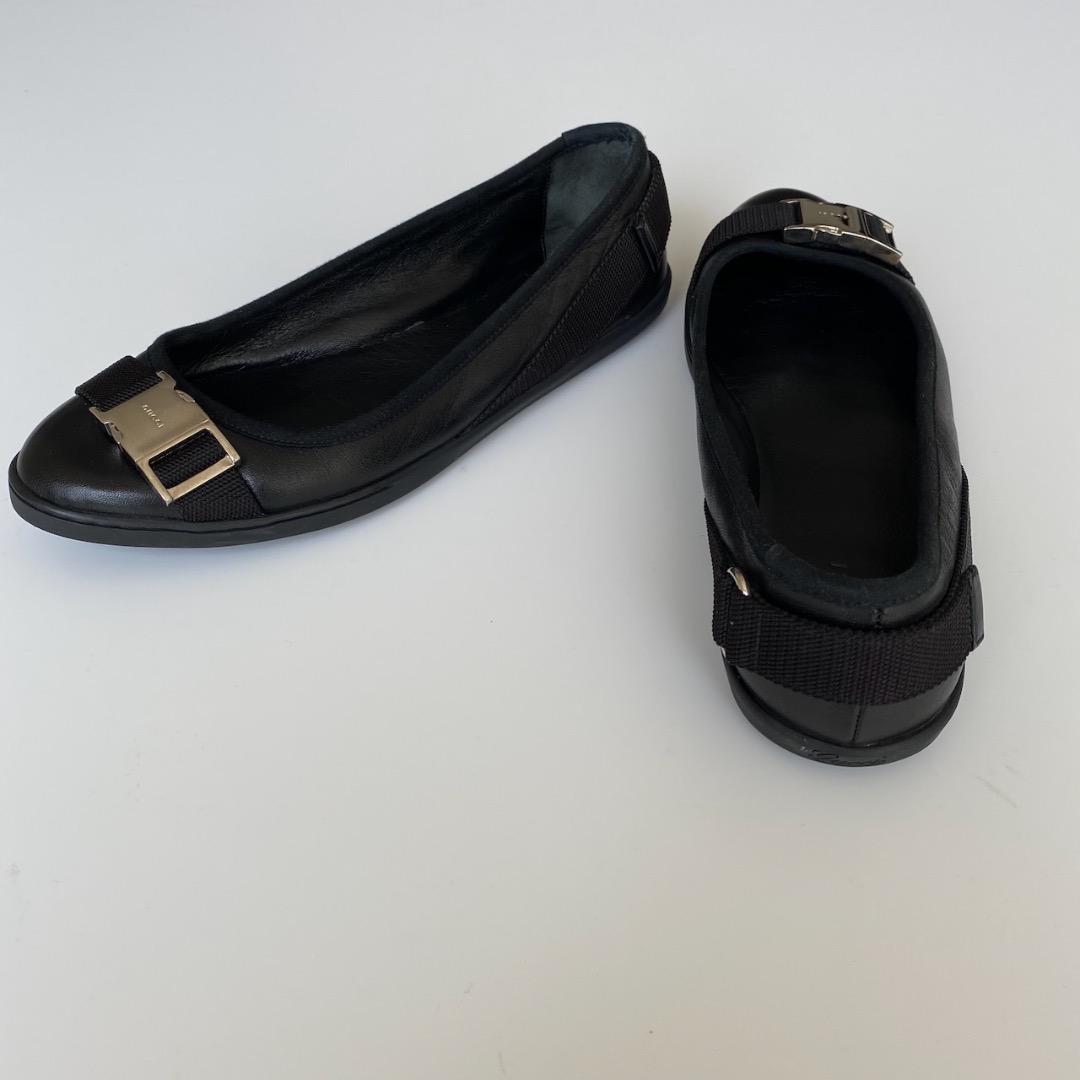 GUCCI ブラック フラットシューズ