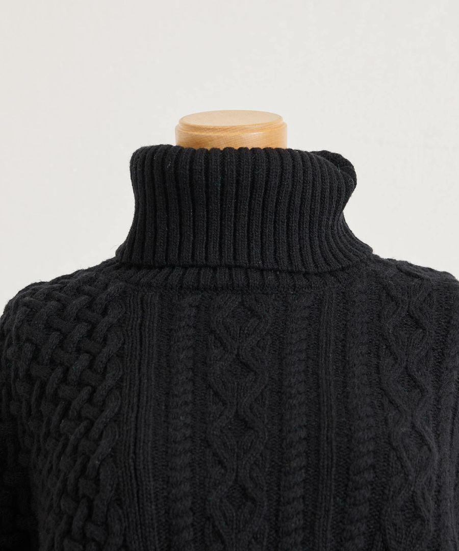 ブラック イアパピヨネ　SUM1STYLE　ケーブルブロッキングタートルニット