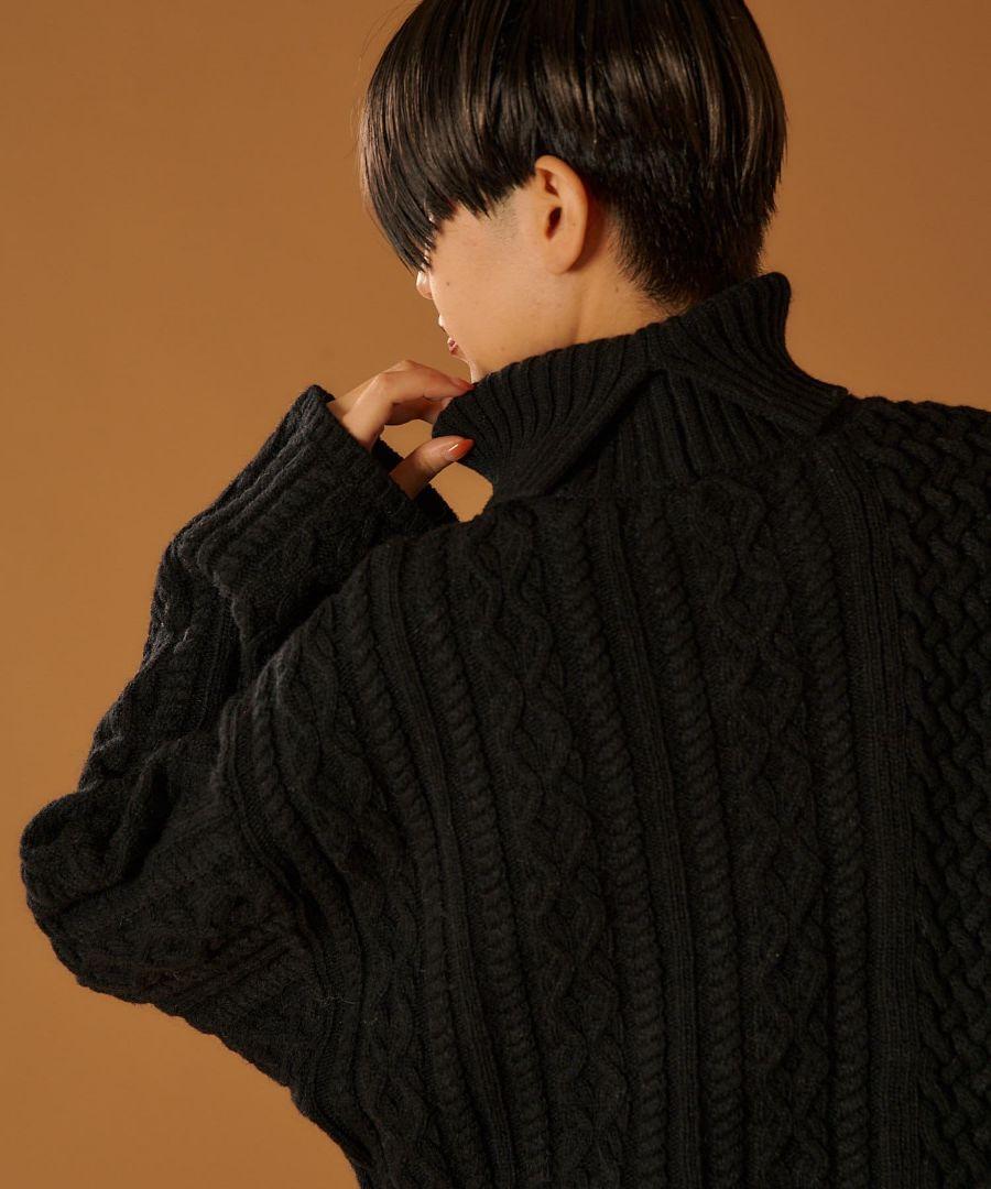ブラック イアパピヨネ　SUM1STYLE　ケーブルブロッキングタートルニット