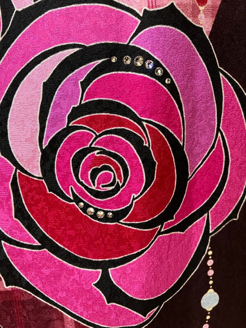 バラ柄 ダークブラウン 振袖 ストーン付き バラ柄 ダークブラウン 振袖 ストーン付き