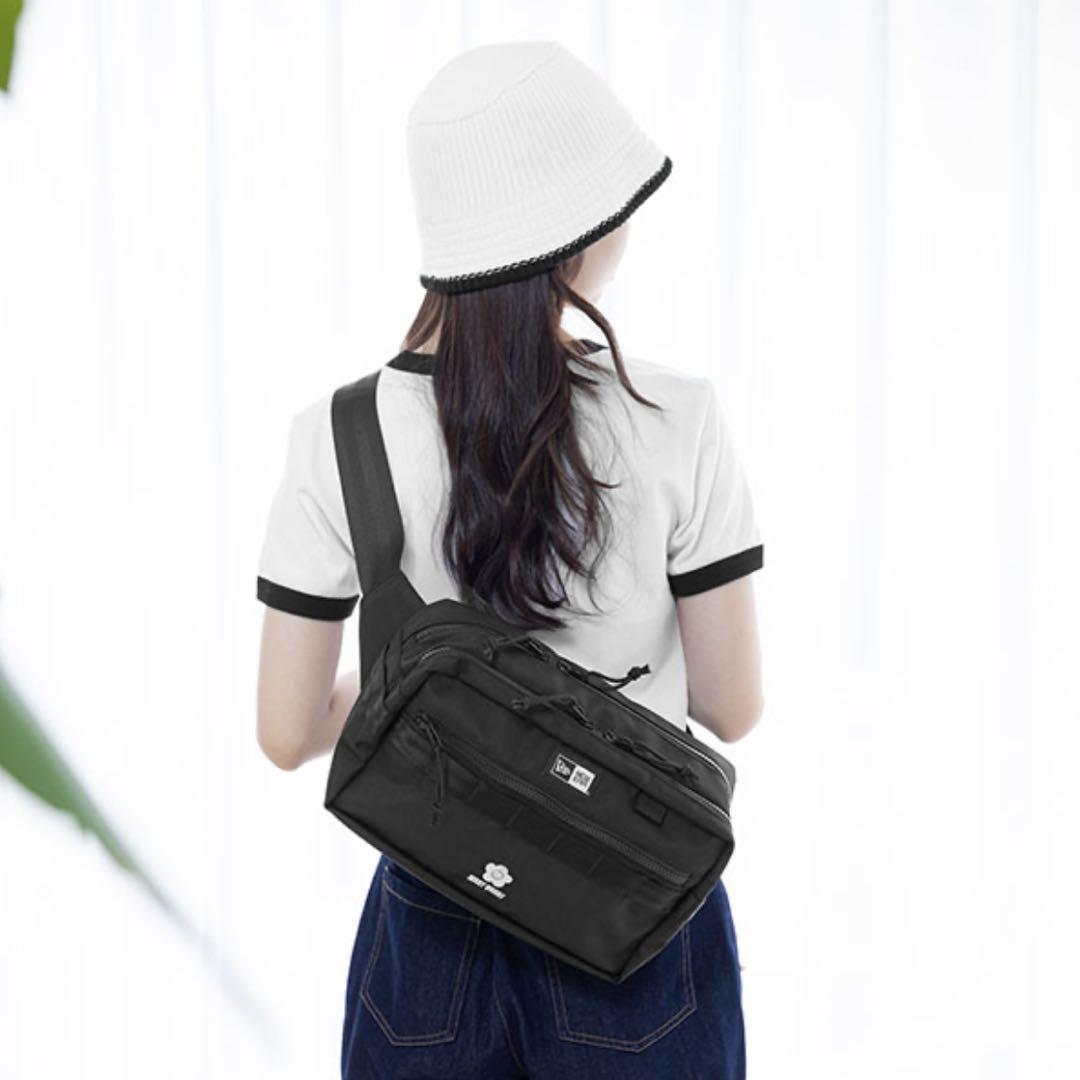 NEW ERA(R) × MARY QUANTスクエア ボディバッグ（ブラック）