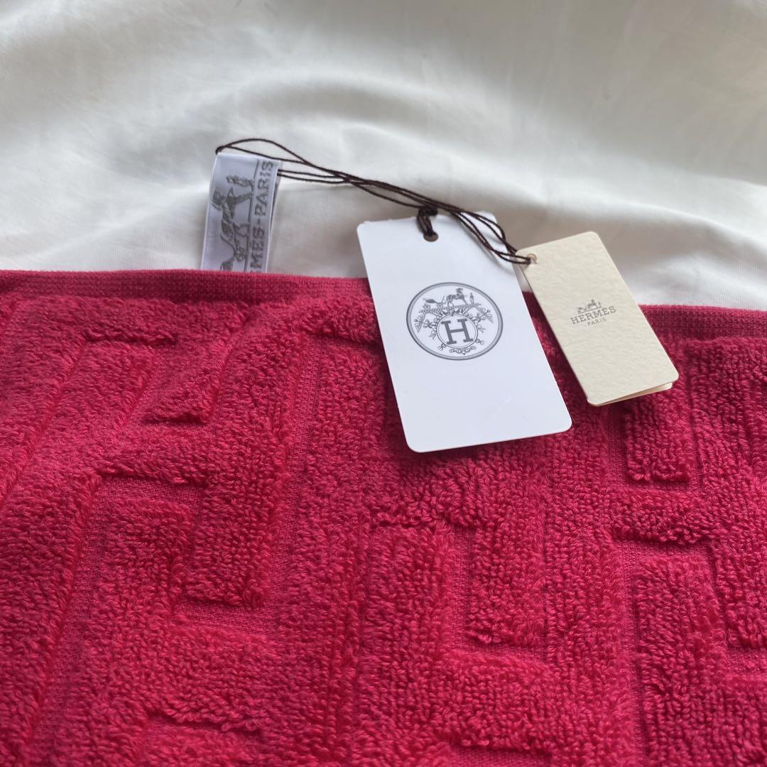 【新品未使用】HERMES エルメス カレ・タオル ステアーズ ピンク ハンカチ