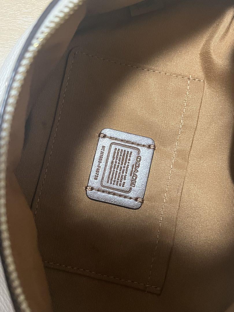 COACH ボディバッグ　ウエストバック　ホワイト