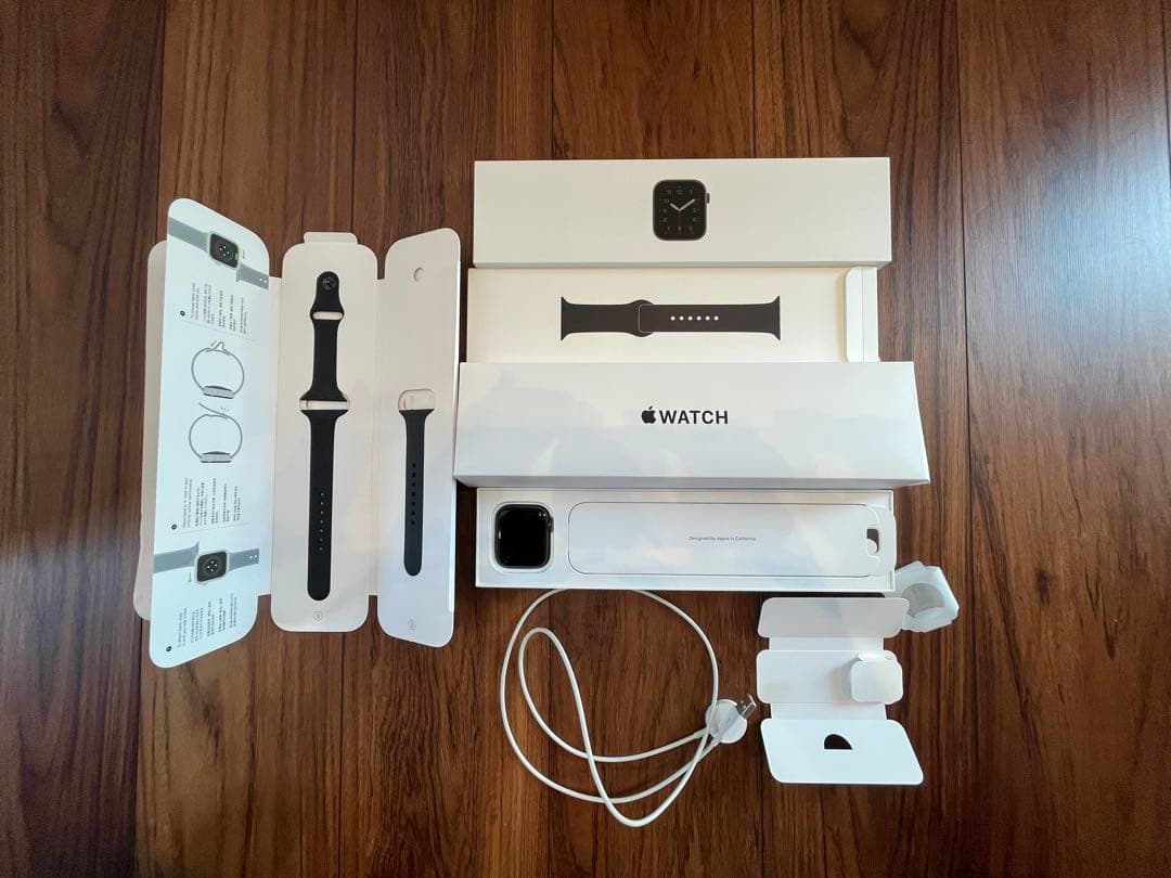 アップルウォッチSEアルミニウムケース　ブラックスポーツバンド　GPS