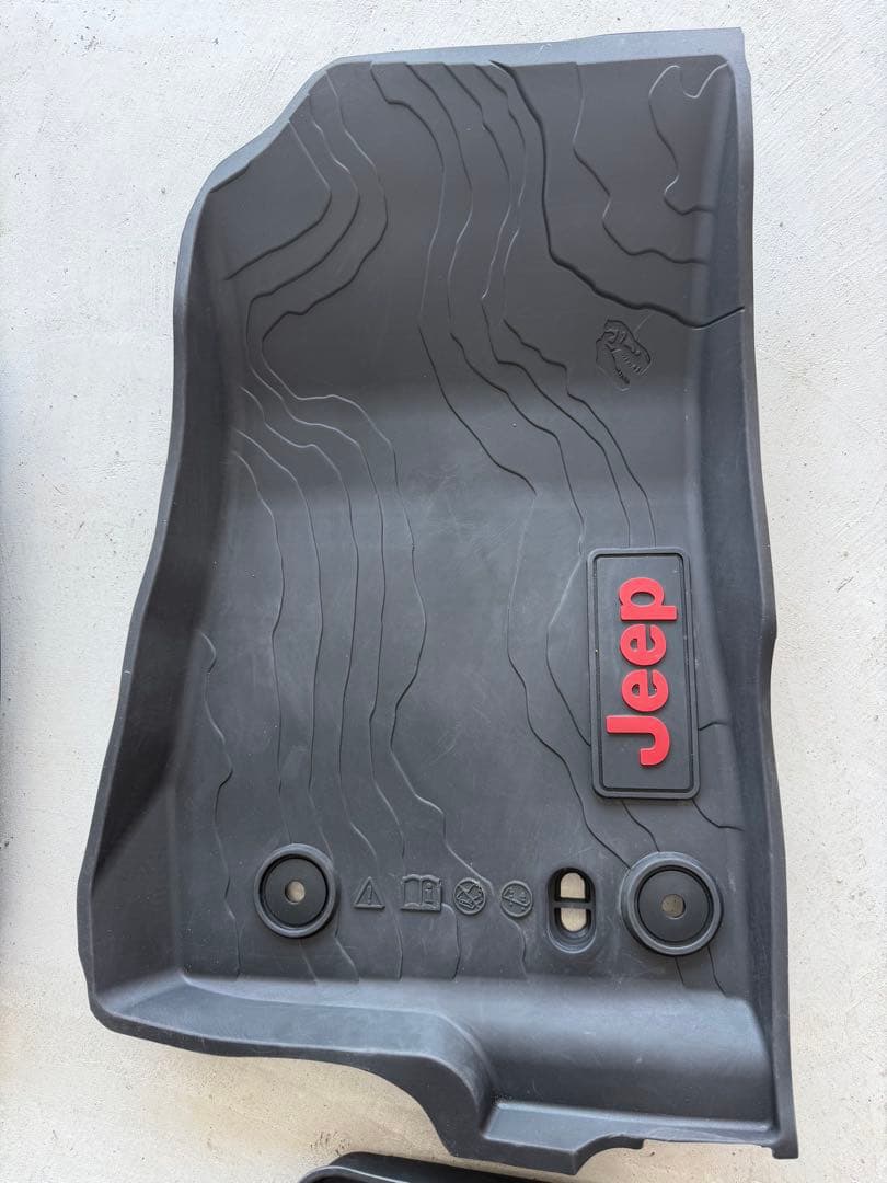 美品！jeepジープラングラーMOPAR純正フロアマットラバー防水JK