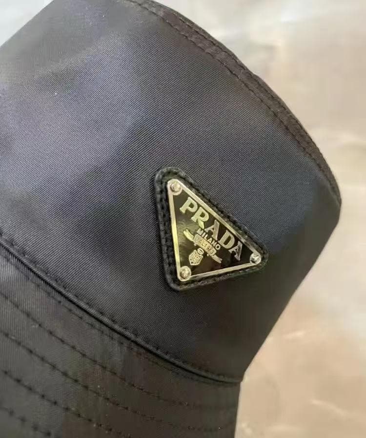 PRADA ブラック バケットハット Mサイズ