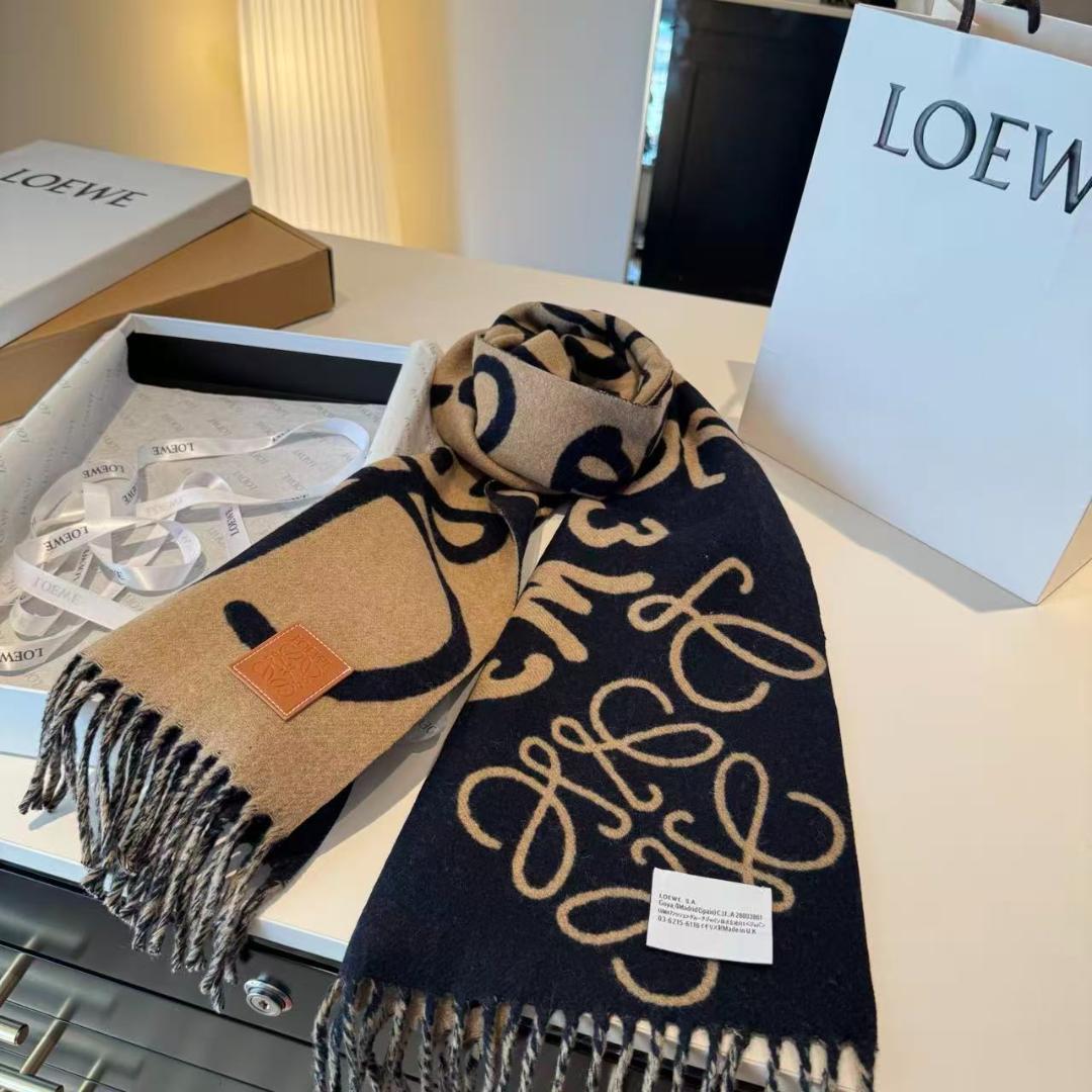 LOEWE ロゴデザイン マフラー