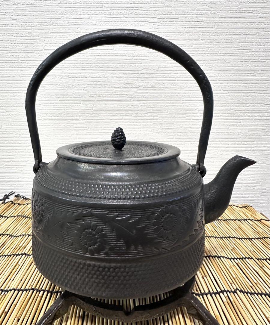 昭和期　南部蓬榮堂造　１５型草華文様　南部鉄瓶　マッキャ様　売約済み