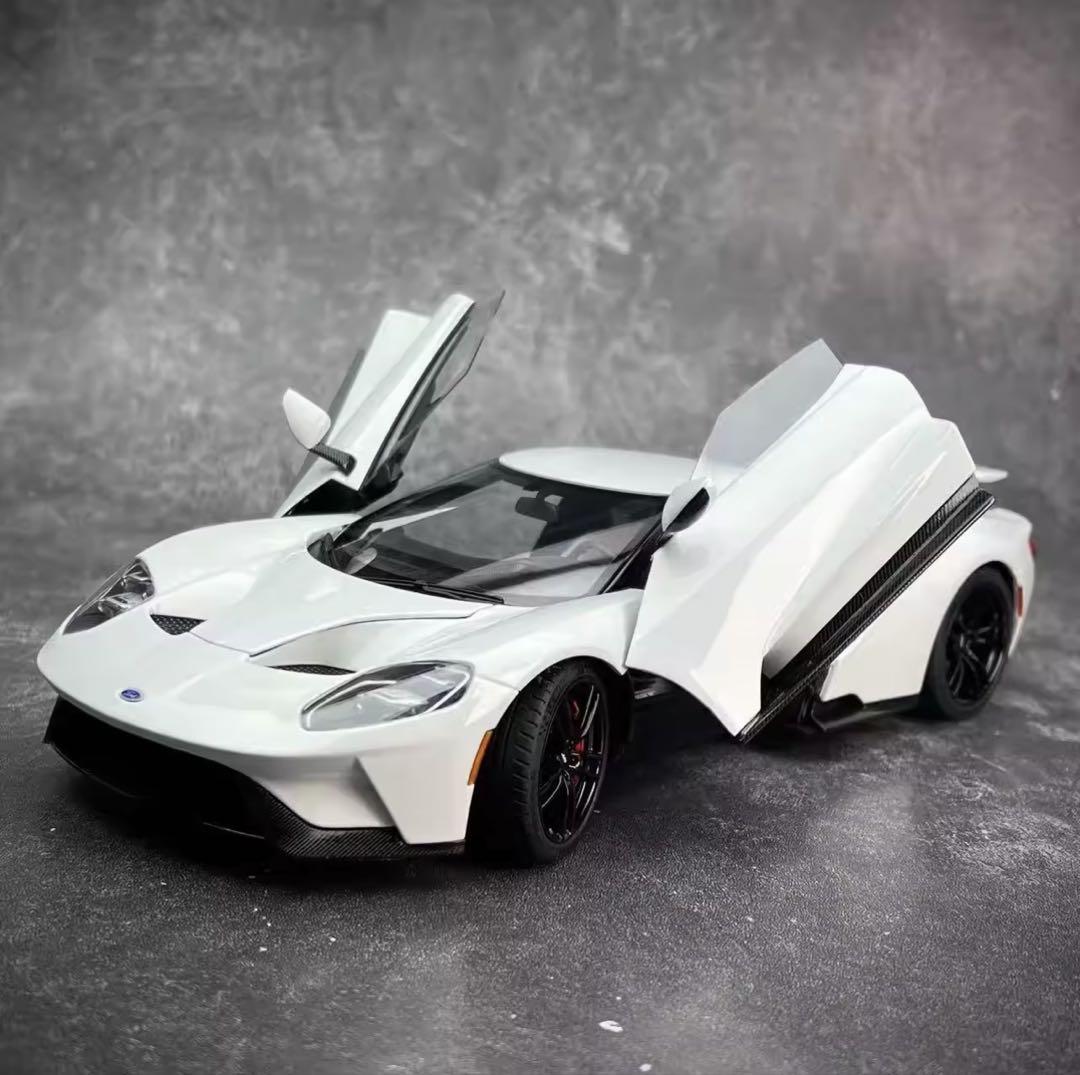 ミニカー　FORD GT ダイキャスト 1/8ダイキャスト￼Ford GT ホワイト ミニカー ガルウィング