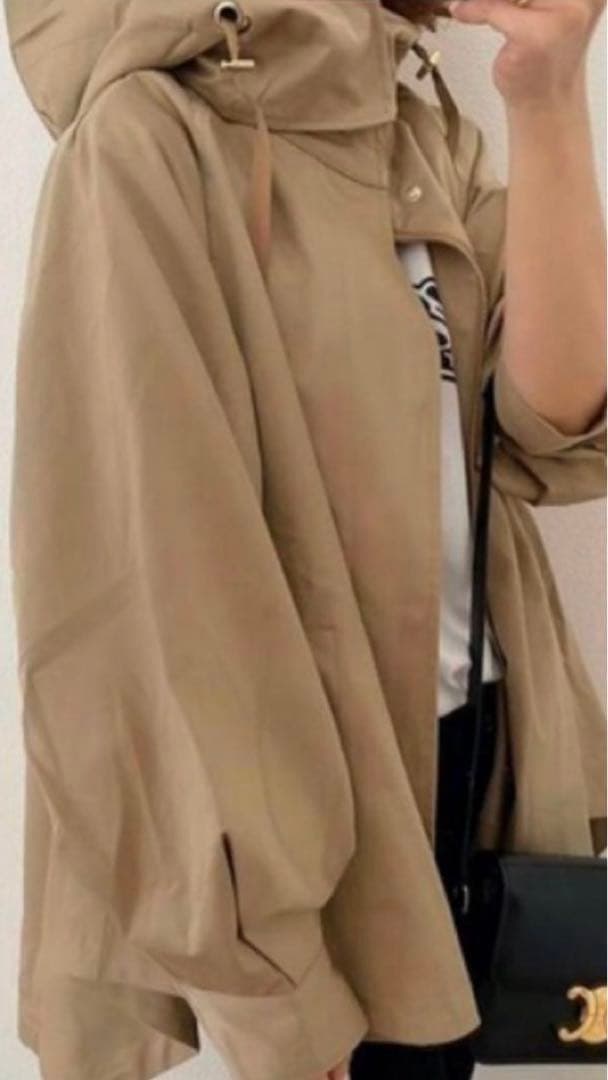 【極美品】Emma Taylor 3WAYフレアマウンテンパーカー ベージュ 【極美品】Emma Taylor 3WAYフレアマウンテンパーカー ベージュ