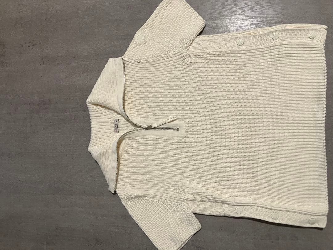 Moncler モンクレール　サイドのボタンデザインが素敵なコットンニット